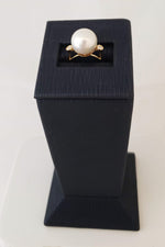 14 KY White Pearl and Diamond Windsor Ring