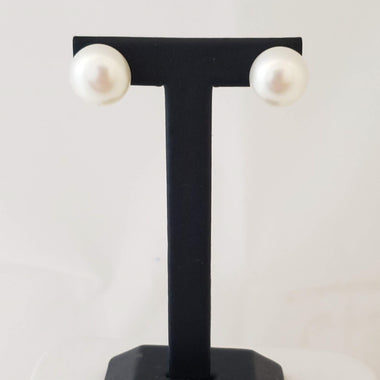 Button Fresh Water Pearl Studs